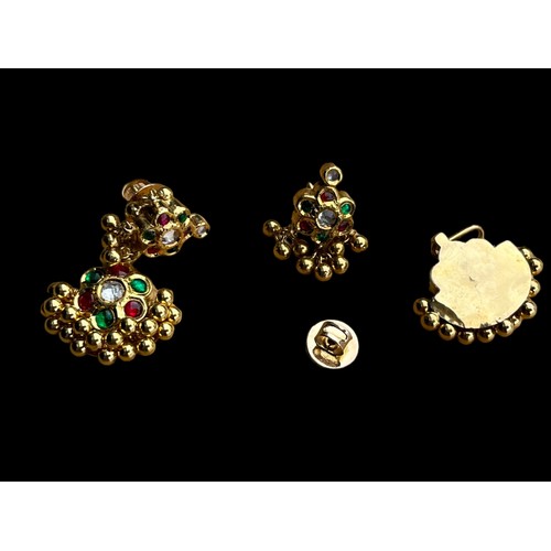 616 - 22ct GOLD FANCY DROP EARRINGS (DROP PART CAN BE REMOVED  AND WORN AS STUD ONLY) SET WITH CLESR ,GREE... 