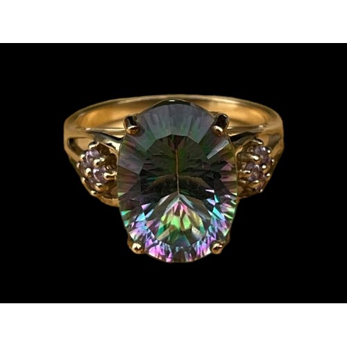 621 - A STUNNING ORNATE 9CT GOLD RING SET WITH A LARGE MYSTICTOPAZ STONE & DIAMONDS