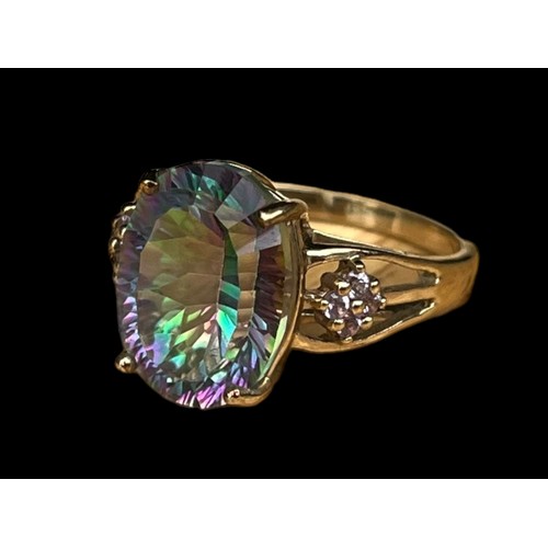 621 - A STUNNING ORNATE 9CT GOLD RING SET WITH A LARGE MYSTICTOPAZ STONE & DIAMONDS