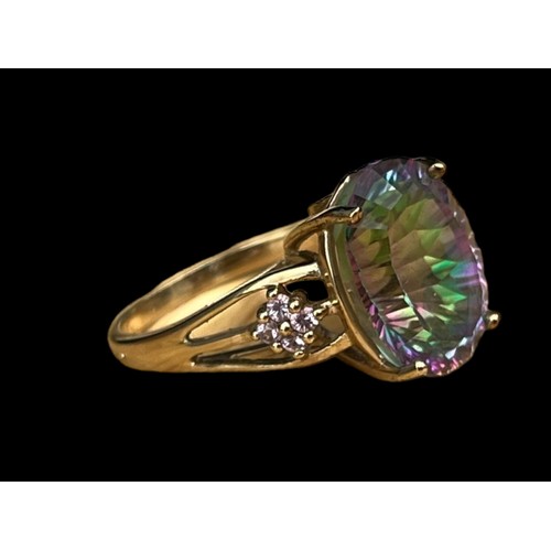 621 - A STUNNING ORNATE 9CT GOLD RING SET WITH A LARGE MYSTICTOPAZ STONE & DIAMONDS