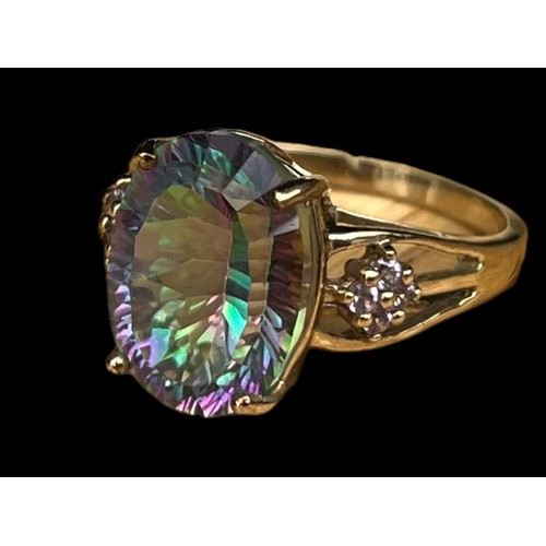 621 - A STUNNING ORNATE 9CT GOLD RING SET WITH A LARGE MYSTICTOPAZ STONE & DIAMONDS