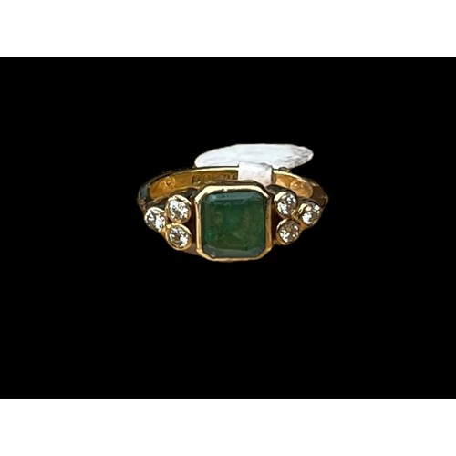 627 - AN 18ct GOLD EMERALD AND DIAMOND RING SQUARE EMERALD CUT WITH 3 BRILLIANT CUT DIAMONDS EACH SIDE SIZ... 