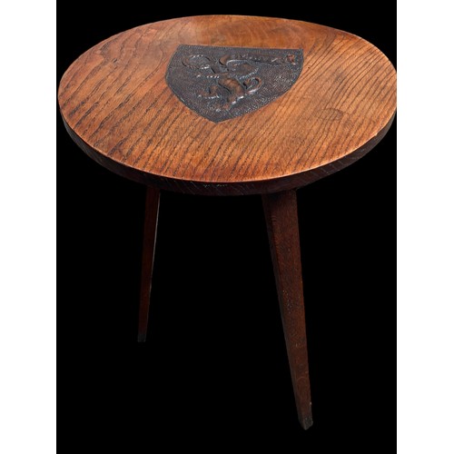 664 - A BEAUTFIUL OAK OCCASIONAL TABLE ON TRIPOD LEG WITH ENGRAVED SHIELD TOP **