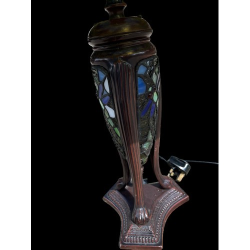 681 - A DRAGONFLY THEMED TIFFANY LAMP COMPLETE WITH LARGE SHADE (P.W.O)