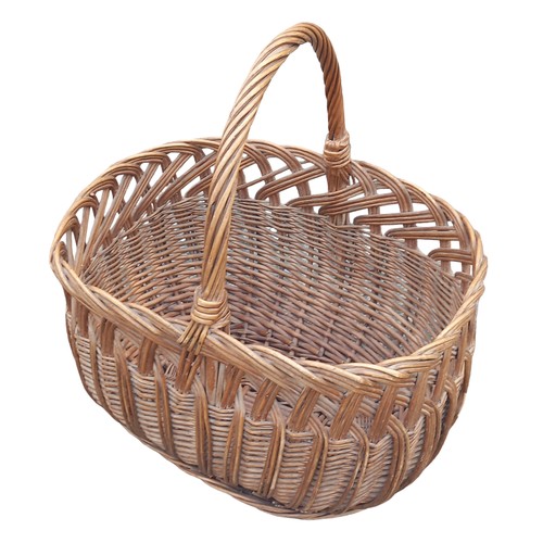 683 - A GOOD QUALITY WICKER BASKET