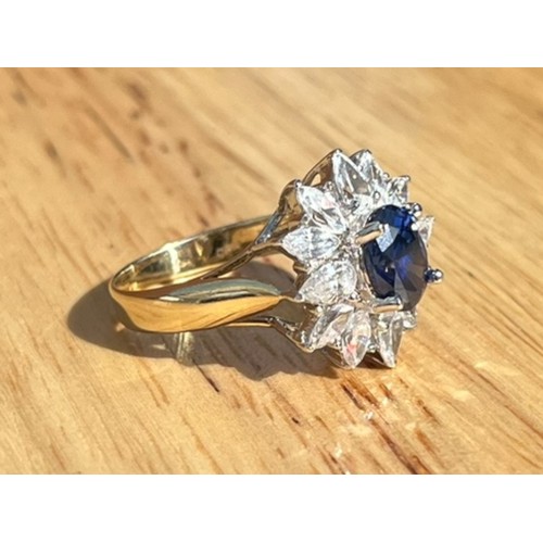 614 - A STUNNING 14CT GOLD ORNATE SAPPHIRE RING