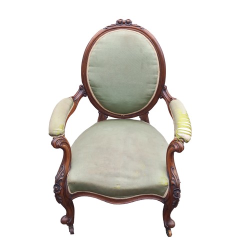 686 - A STUNNNING QUALITY ANTIQUE WALNUT ORNATE FRAMED ARMCHAIR WITH CAB LEGS