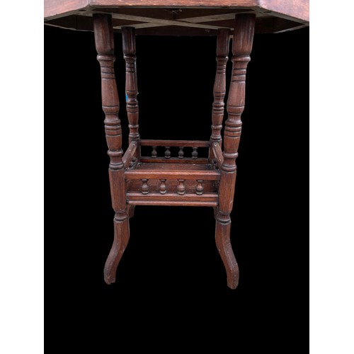 696 - AN ANTIQUE OAK SIDE TABLE WITH A GALLERY UNDER TRAY