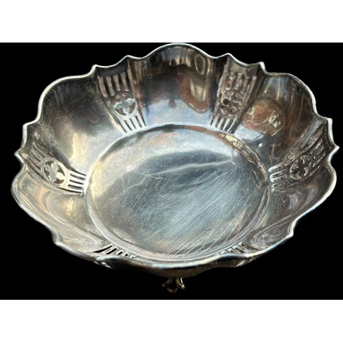 634 - A VERY NICE SILVER DISH WITH PIERCED SIDES 61.8g