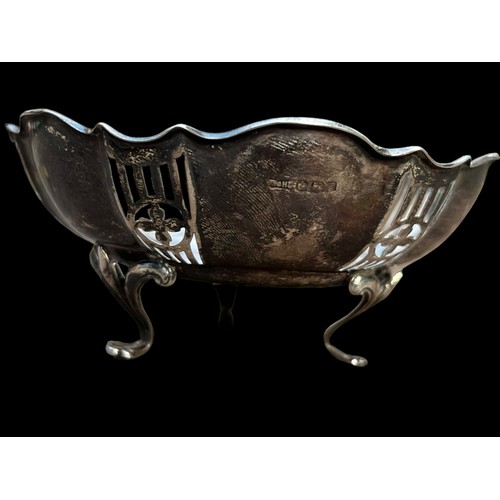 634 - A VERY NICE SILVER DISH WITH PIERCED SIDES 61.8g