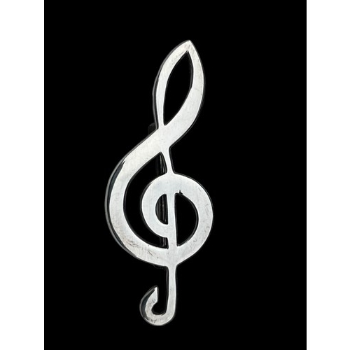 244 - A SILVER MUSIC NOTE BROOCH