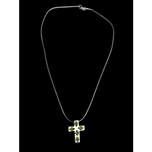 477 - A HEAVY SILVER CROSS SET WITH PERIDOT STYLE STONES ON A SILVER CHAIN