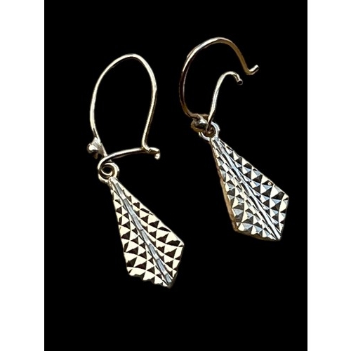 556 - 9ct GOLD DROP PATTERN EARRINGS 1.17grm