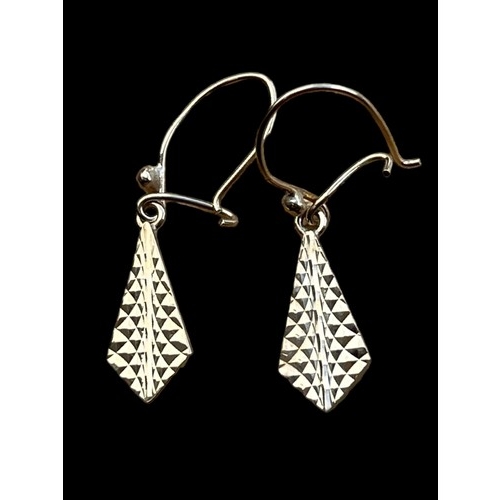 556 - 9ct GOLD DROP PATTERN EARRINGS 1.17grm