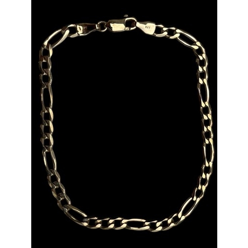 569 - A 9ct GOLD FLAT LINK BRACELET