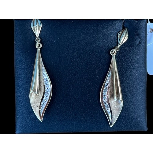 599 - 9ct GOLD DROP EARRINGS IN MATT & POILSHED FINISH WITH DIAMONDS SET TO SIDE 3.84grm