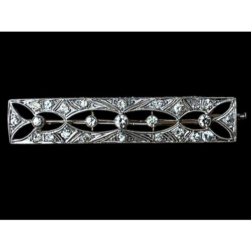 625 - A STUNNING DIAMOND AND PLATINUM SET RECTANGULAR BROOCH OPEN WORK TO CENTRE WITH 5 SEPERATED DIAMONDS... 