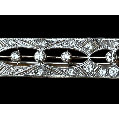 625 - A STUNNING DIAMOND AND PLATINUM SET RECTANGULAR BROOCH OPEN WORK TO CENTRE WITH 5 SEPERATED DIAMONDS... 