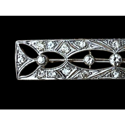 625 - A STUNNING DIAMOND AND PLATINUM SET RECTANGULAR BROOCH OPEN WORK TO CENTRE WITH 5 SEPERATED DIAMONDS... 