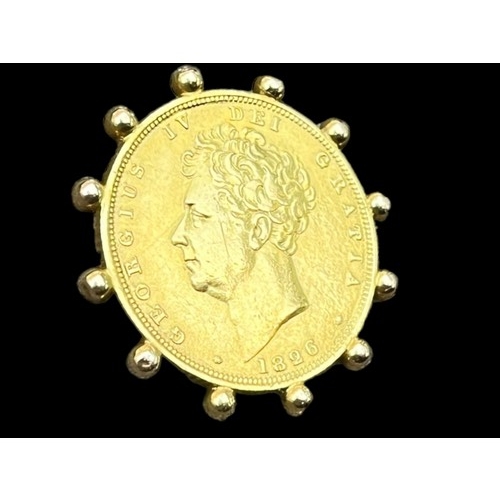 633 - A RARE GEORGE IV FULL SOVERIGN DATED 1826 BROOCH WITH GOLD BALLS TO THE EDGE