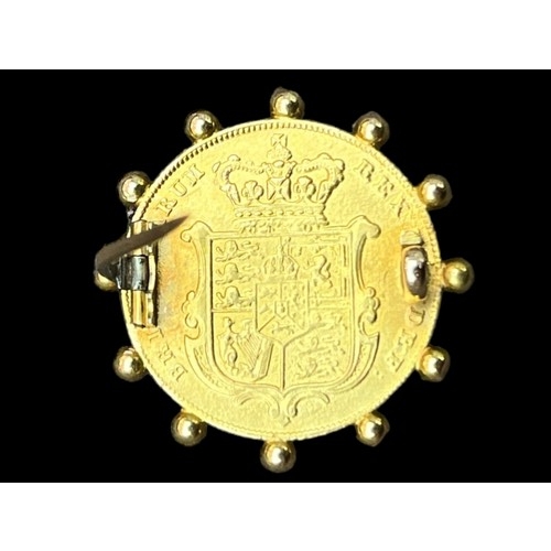 633 - A RARE GEORGE IV FULL SOVERIGN DATED 1826 BROOCH WITH GOLD BALLS TO THE EDGE