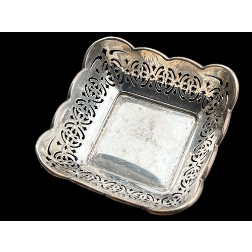 640 - A PAIR OF PIERED SILVER DISH IN FITTED CASE ASHFORD AND DAVIS LTD 75.2grm