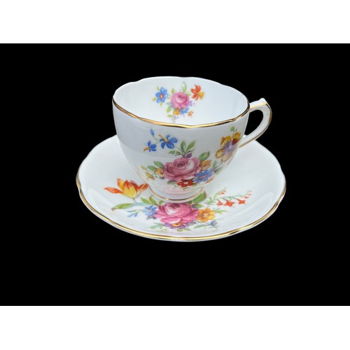 699 - A 19 PIECE DUCHESS TEA SERVICE