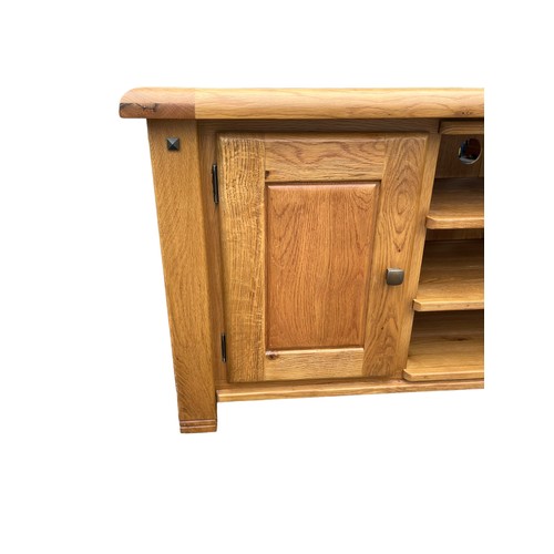 465 - A QUALITY OAK ENTERTAINMENT UNIT **