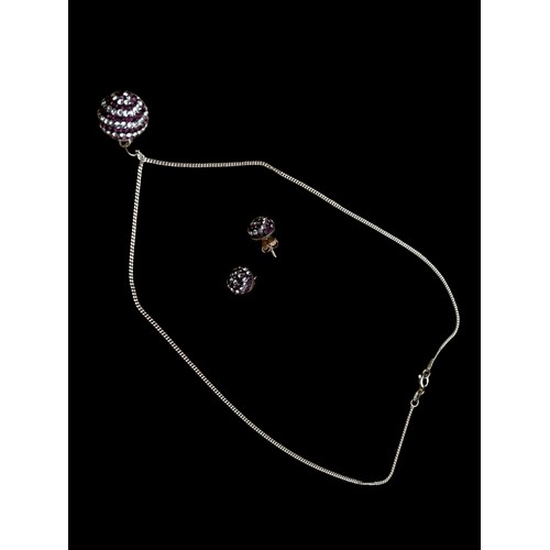 560A - A SILVER AUSTRIAN CRYSTAL NECKLACE AND EARRING SET