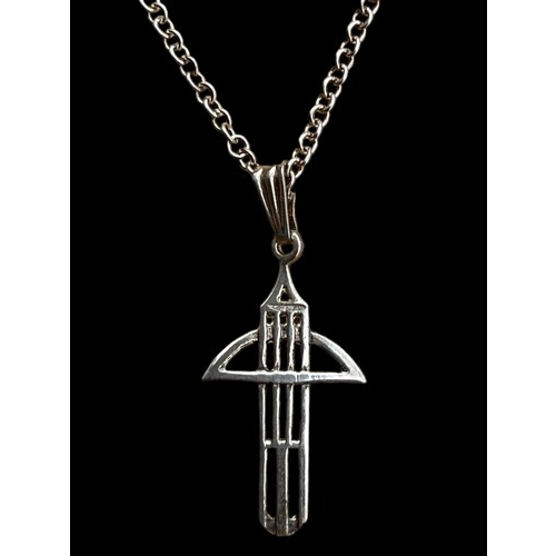 549A - A SILVER CELTIC DESIGN PENDANT ON A SILVER CHAIN