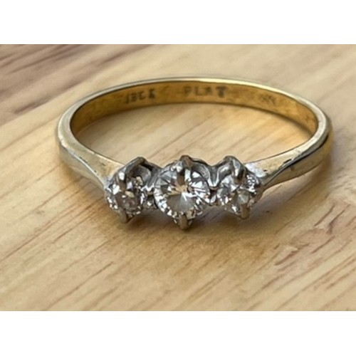 604A - AN 18ct PLATINUM SET RING WITH 3 DIAMONDS