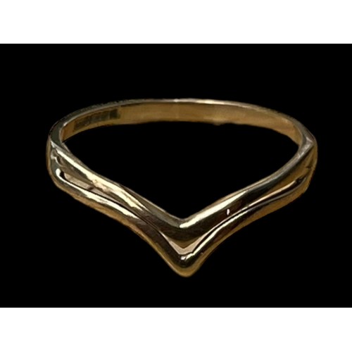 595A - A 9ct GOLD WISHBONE RING