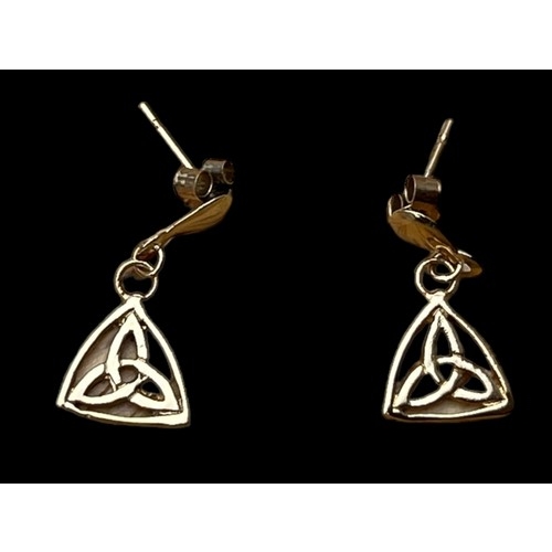 603A - A PAIR OF 9ct GOLD IRISH DESIGN EARRINGS