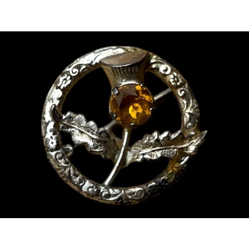 477A - A SILVER CELTIC BROOCH SET WITH CITRINE