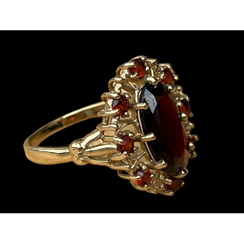 615A - A STUNNING 9ct GOLD ORNATE GARNET SET RING