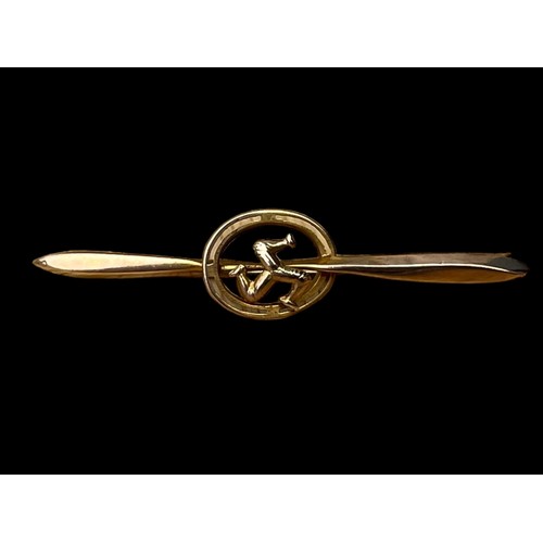 578A - A 9ct GOLD ISLE OF MAN BROOCH