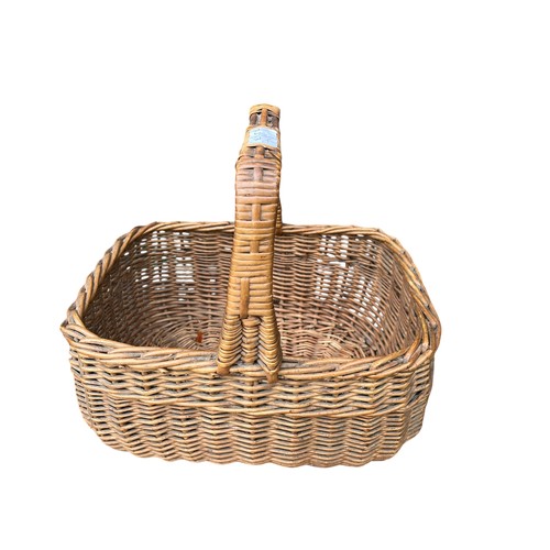 41 - A QUALITY VINTAGE BASKET