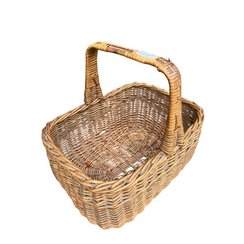 41 - A QUALITY VINTAGE BASKET