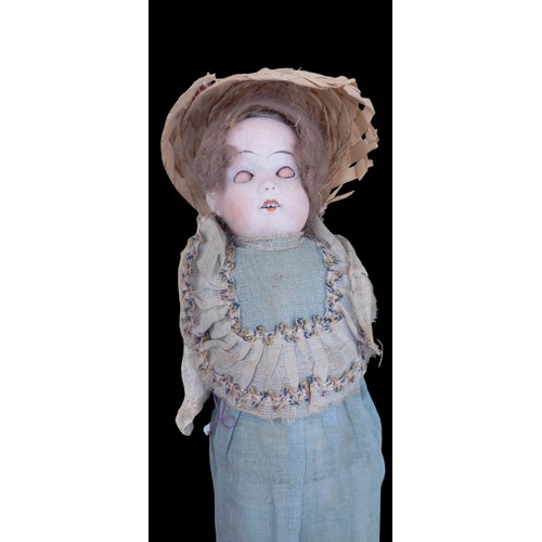 67 - AN ANTIQUE PORCELAIN DOLL WITH A STRAW HAT