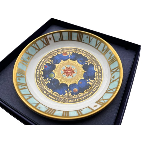 124 - A BOXED ROYAL WORCESTER MILLENIUM PLATE