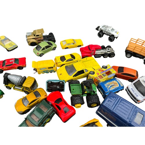 149 - A MIXED LOT OF VINTAGE AND MODERN DIE CAST CARS