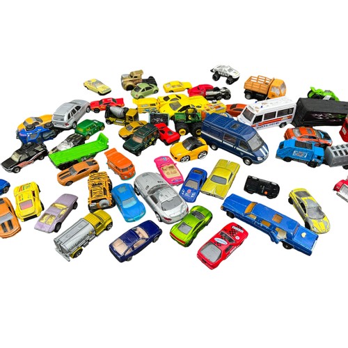 149 - A MIXED LOT OF VINTAGE AND MODERN DIE CAST CARS