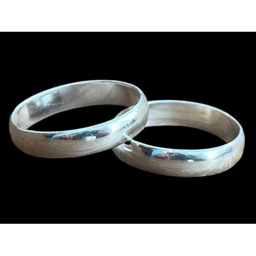 198 - A MATCHING PAIR OF SILVER BANDS