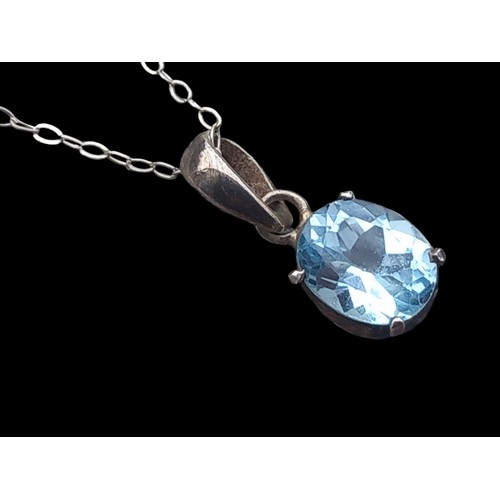 221 - A SILVER AQUAMARINE PENDANT ON A SILVER CHAIN