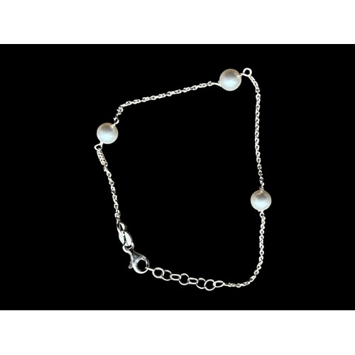 222 - A SILVER AND PEARL BRACELET