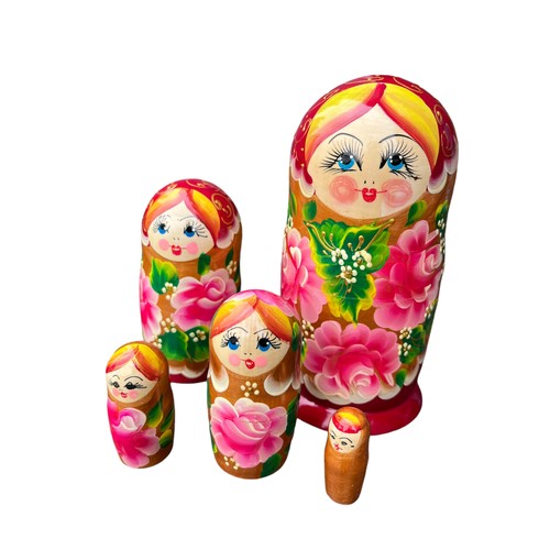 293 - A SET OF 5 RUSSIAN DOLLS