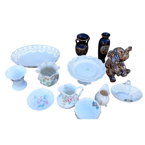 320 - A GOOD  TABLE LOT TO INCLUDE WEDGEWOOD , BELLEEK ETC