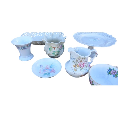 320 - A GOOD  TABLE LOT TO INCLUDE WEDGEWOOD , BELLEEK ETC