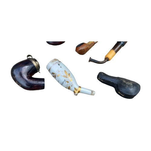 386 - A SELECTION OF VINTAGE/ANTIQUE SMOKING PIPES