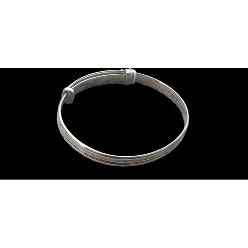 260 - A NEW STERLING SILVER DOUBLE RIDGE BABY,s BANGLE